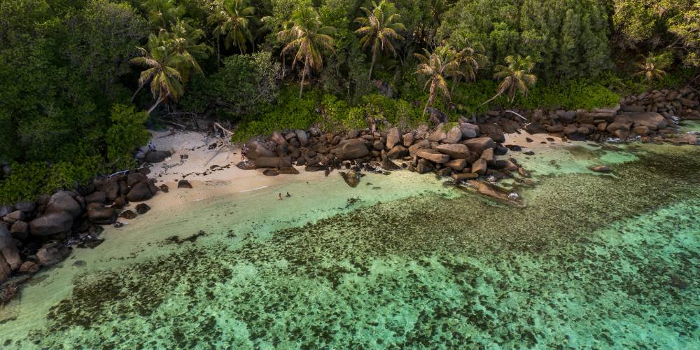 Luxurious private villa on a pristine beach in the Seychelles