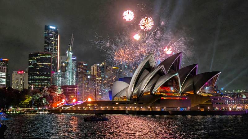 Spectacular New Year's Eve fireworks display over Sydney Harbour